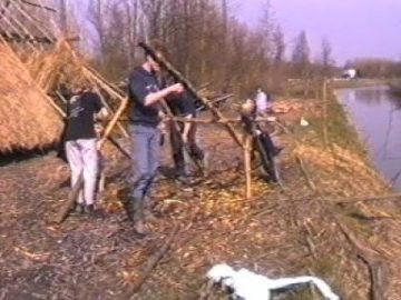 1989 Bovenkarspel: – Préhistorische boerderij – in het Streekbos