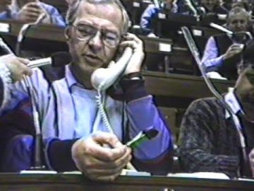 1987 Bovenkarspel: Westfriese Flora – Veilen Origamitulp op blemenveiling Aalsmeer