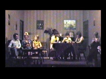 1982 Blokker: Rodekruistoneel – De Kerkestraat is een keurige straat