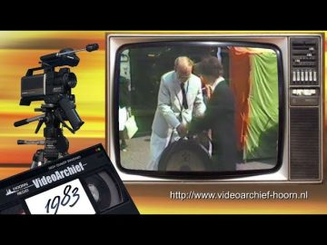 1983 Hoorn: Straatmuzikant