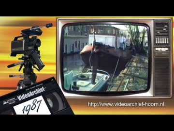 1987 Hoorn: Wegslepen woonboot