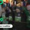 Kinderen doen mee aan kerst-hardloopwedstrijd